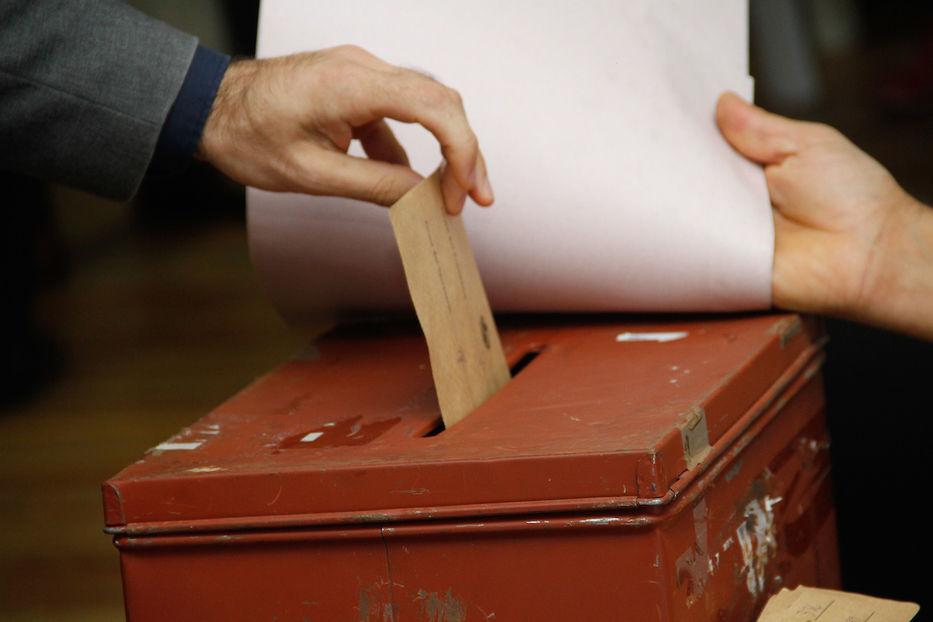 VOTACION-URNA-FOTO-FOCO.UY_