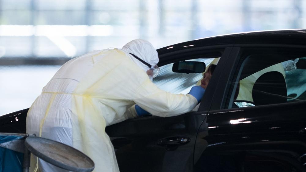 coronavirus-test-auto-afp
