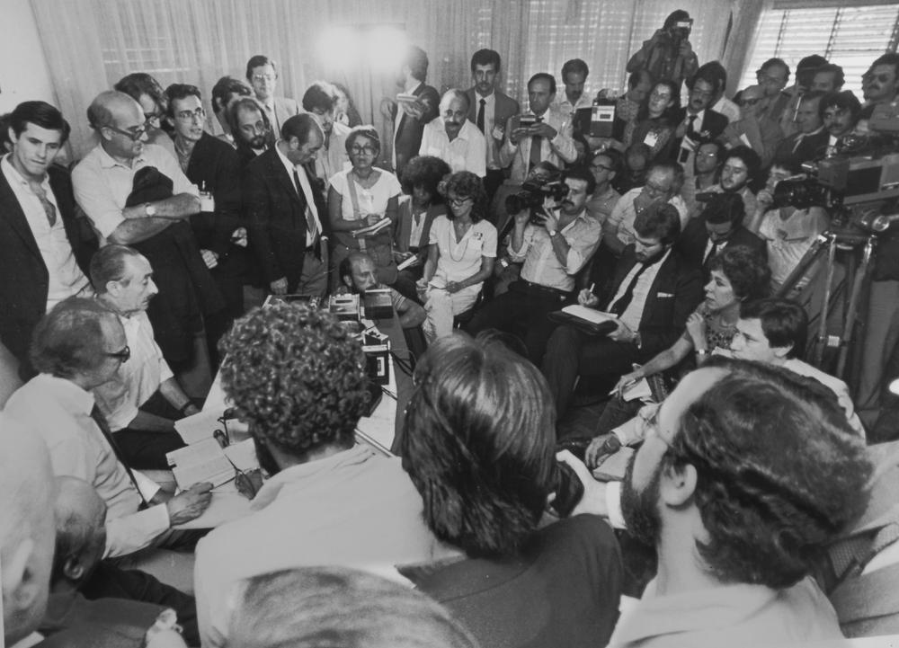 LS 044a Conf. con prensa mundial